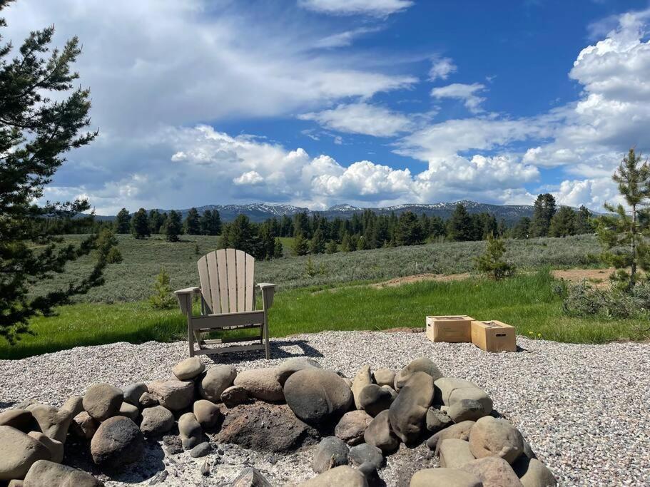 3505 Joseph Dr Cabin With Breathtaking Views, 30 Miles To Yellowstone Island Park Exterior photo
